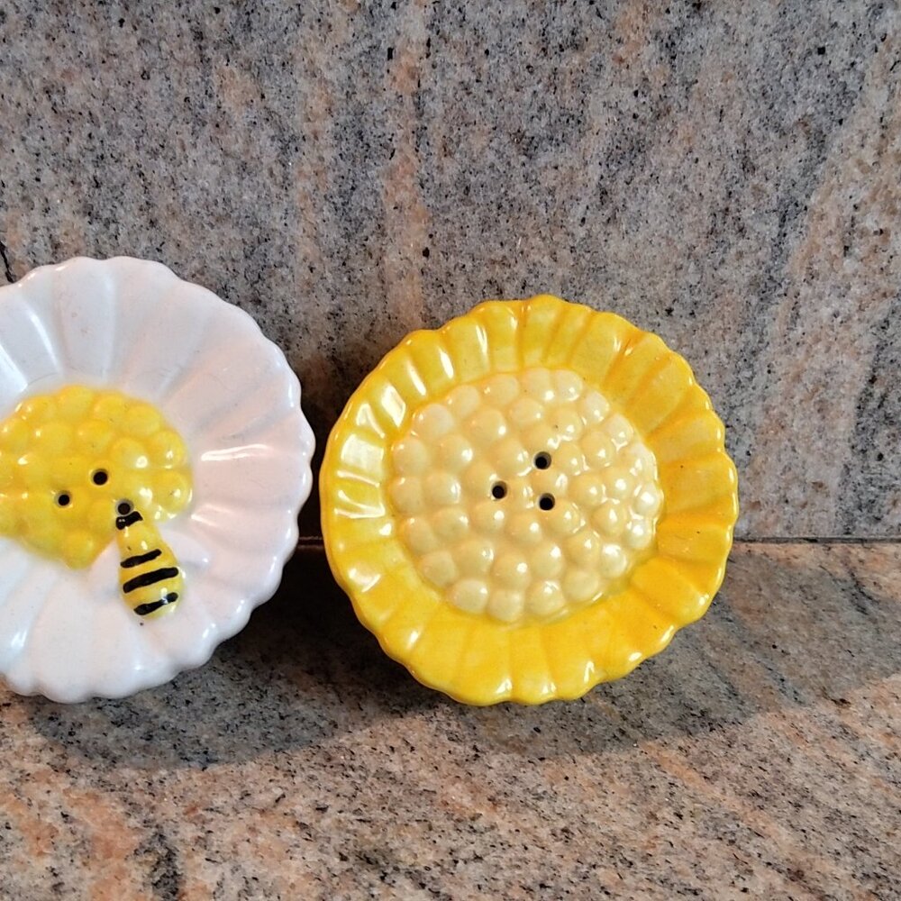 Cute Flower Salt and Pepper Shakers
